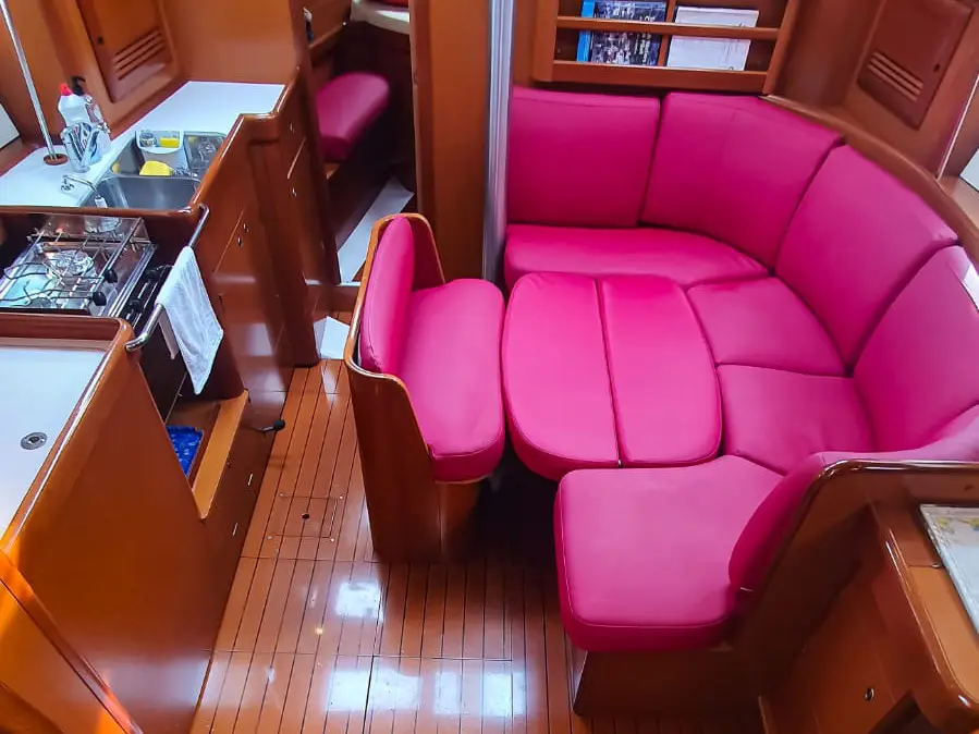 Derin, Interior image
