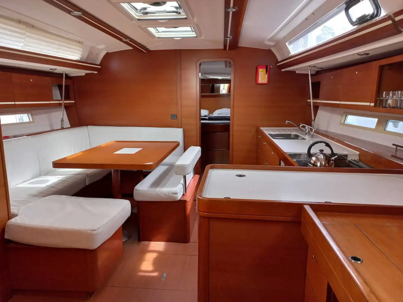 Ambiente V, Interior image