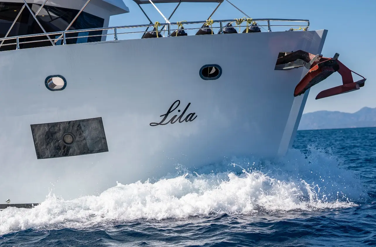 Lila Trawler, photograph 4
