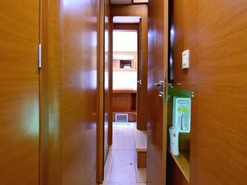 Omiros II, photograph 37