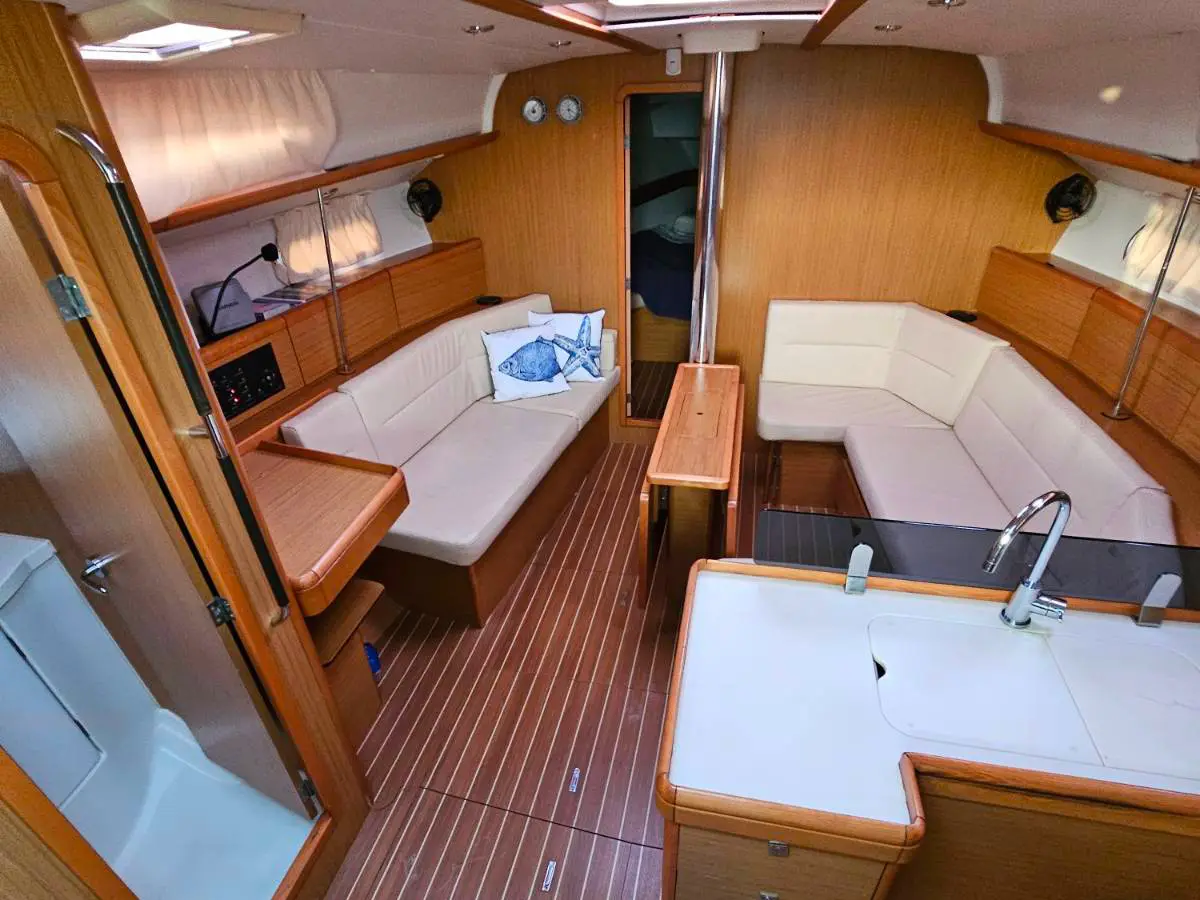 Posidonia, Interior image
