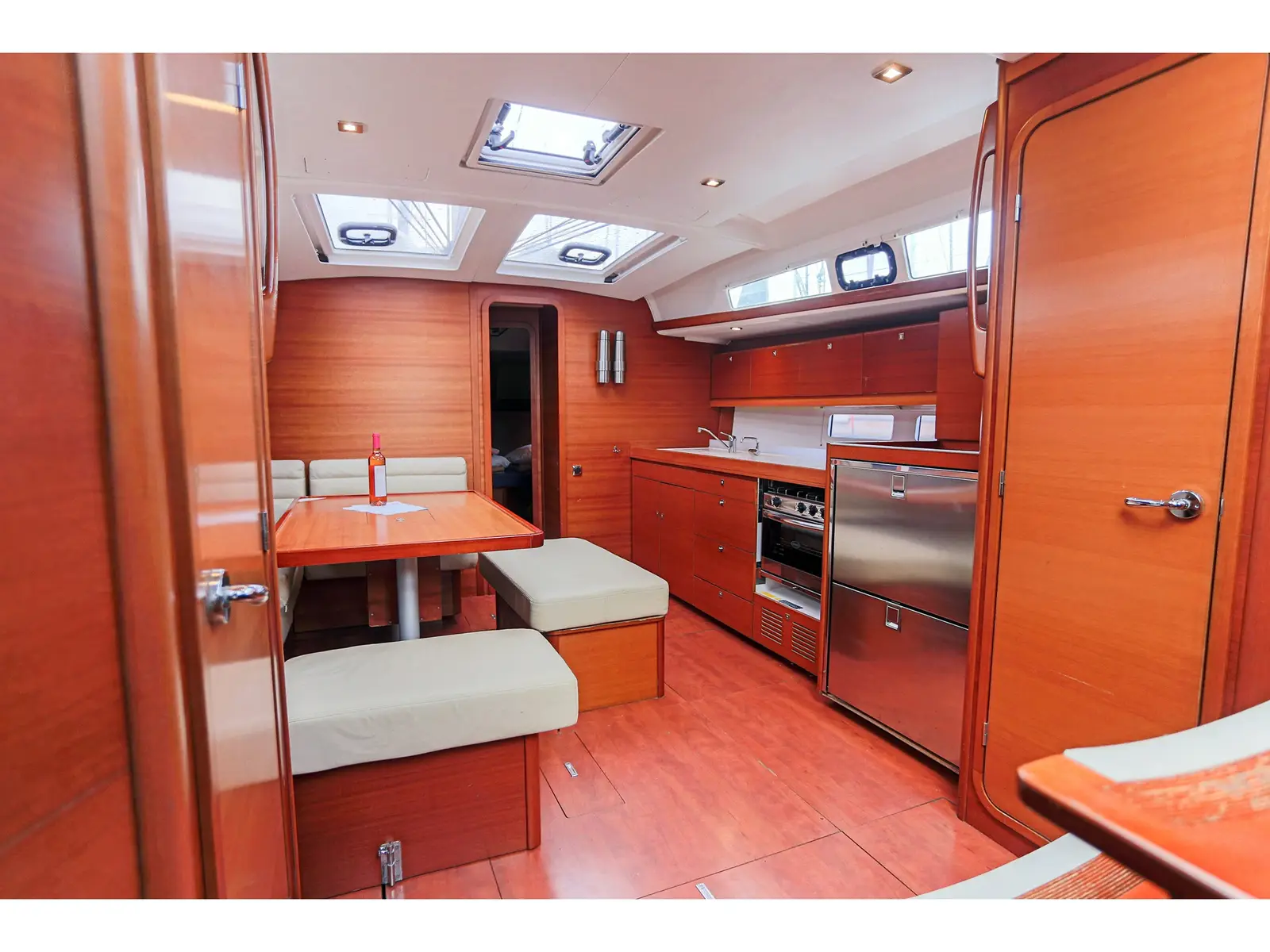Avalon, Interior image