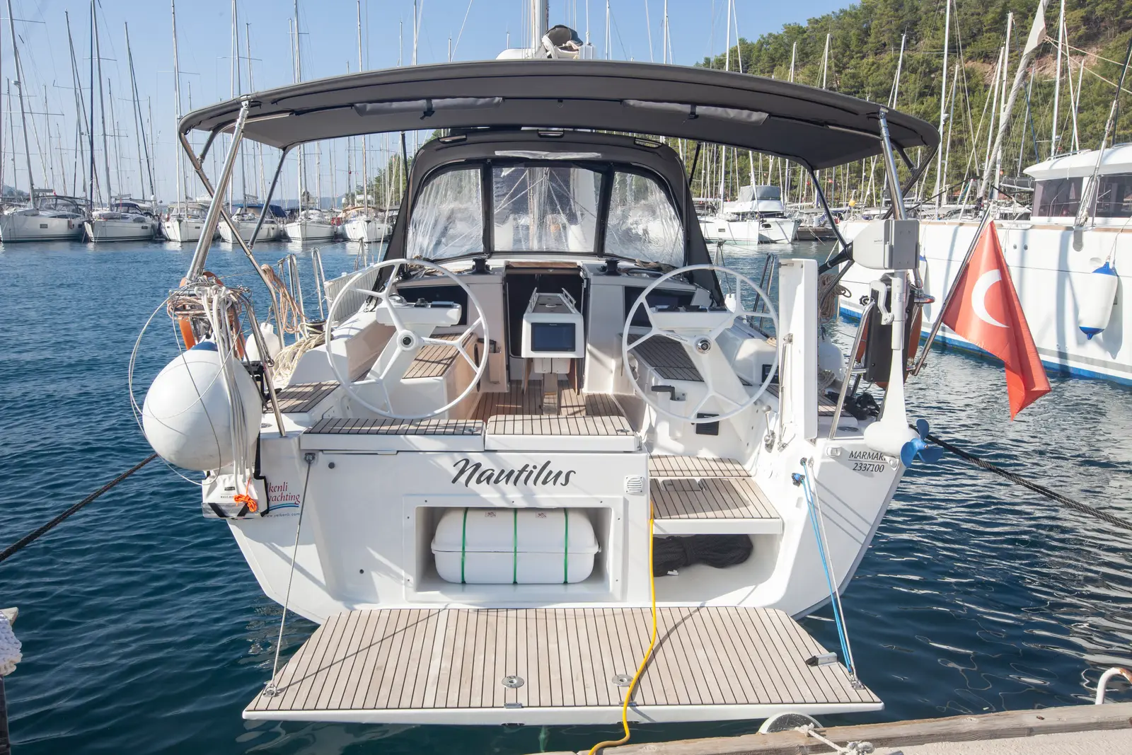 Nautilus, Transom
