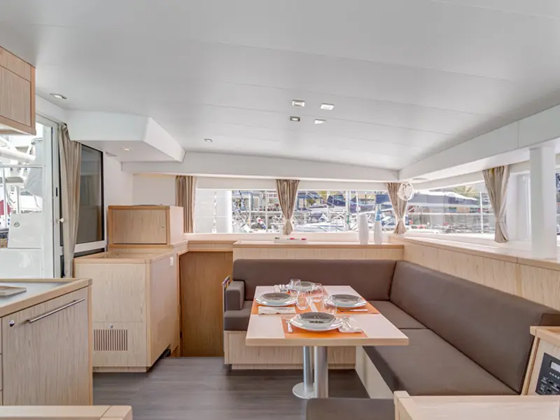 Cata Loca, Interior image
