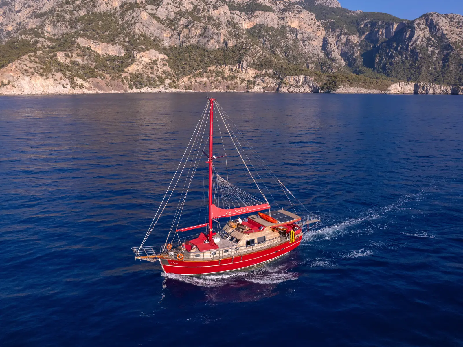 Le Rouge, Main image