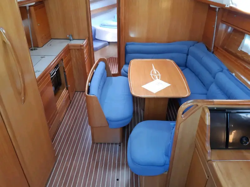 Martina , Interior image