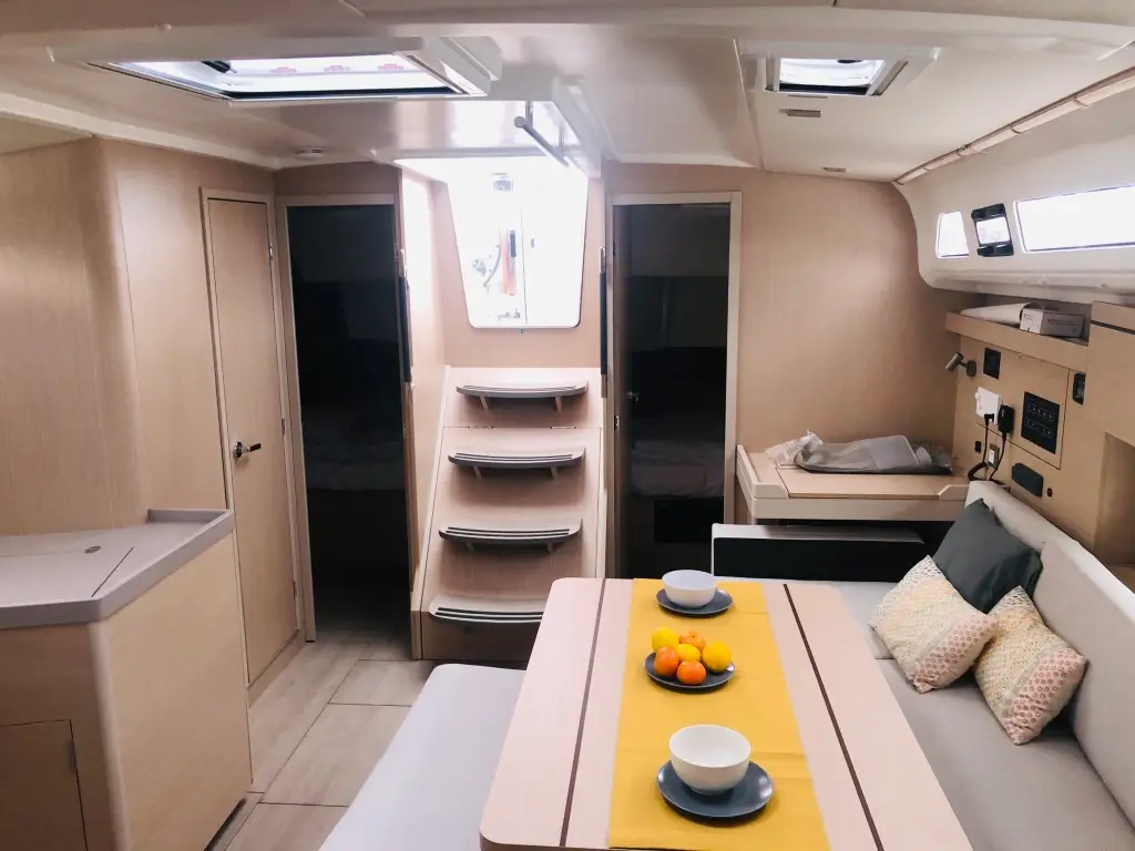 COSMIC DANCER, Interior image